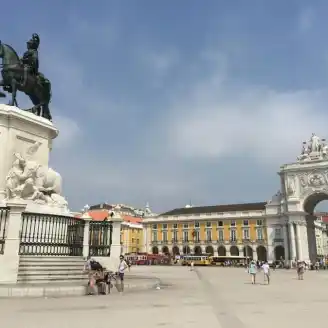 piazza del commercio a lisbona