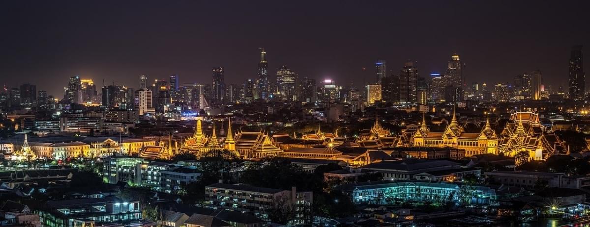 grand palace panoramica di notte