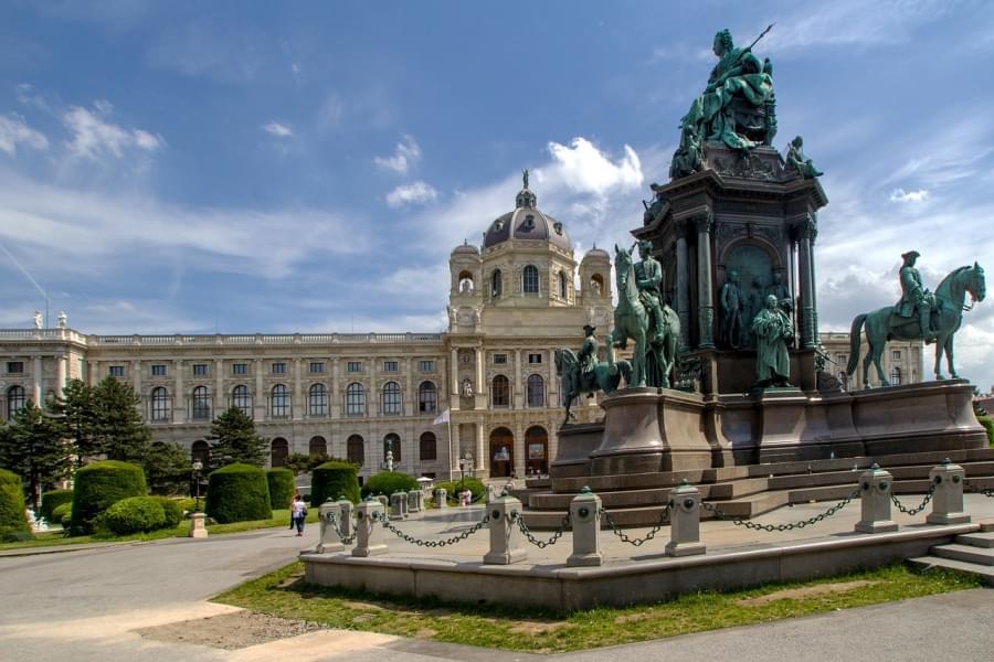 monumento al museumsquartier vienna