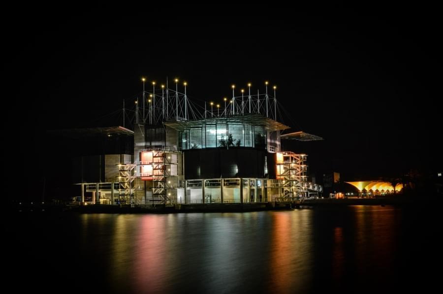 oceanario lisbona portogallo illuminato