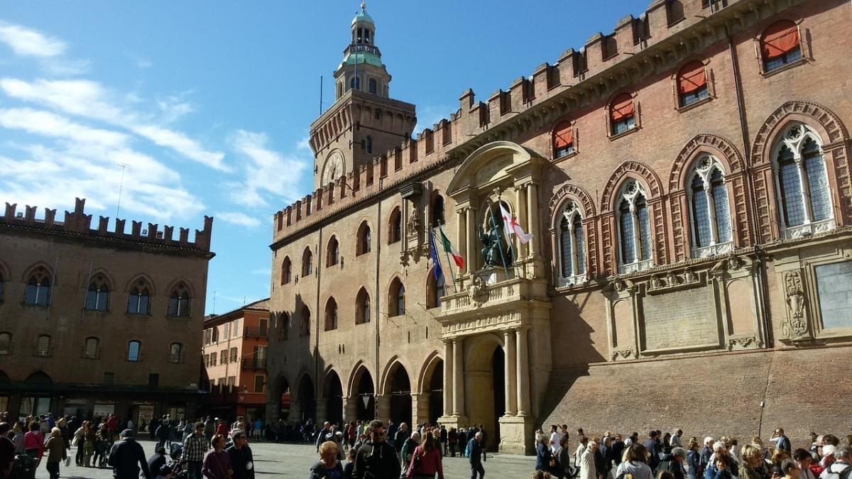 piazza grande municipio bologna 1