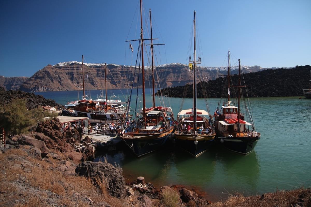 santorini grecia nea kameni navi 1