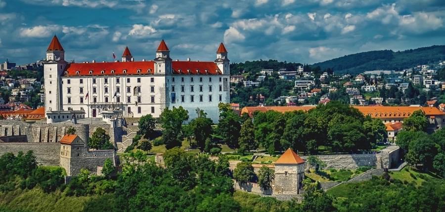 vista del castello di bratislava slovacchia